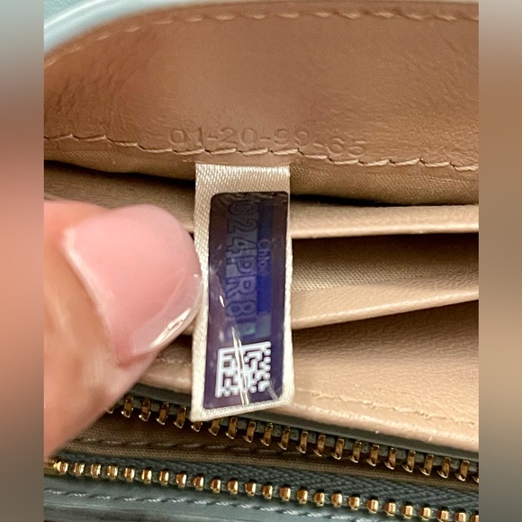 Chloe Aby Long Wallet - Picture 9 of 13